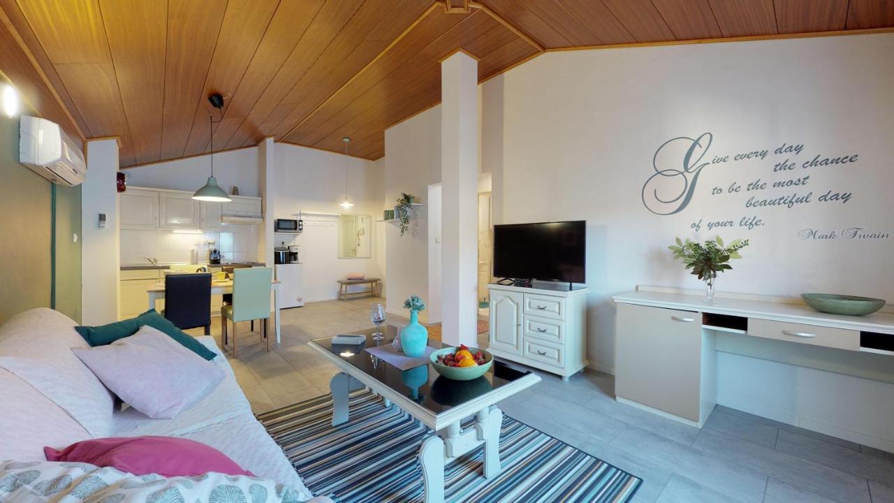 Lara Deluxe Superior 5 Star Apartment, Your Piece Of Heaven By The Sea & Park Novigrad Istria Esterno foto